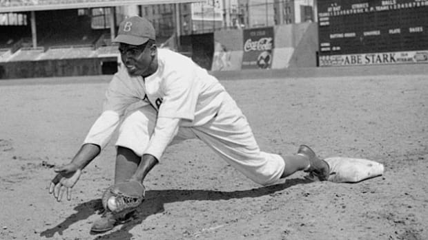 jackie-robinson-1b-ap2.jpg